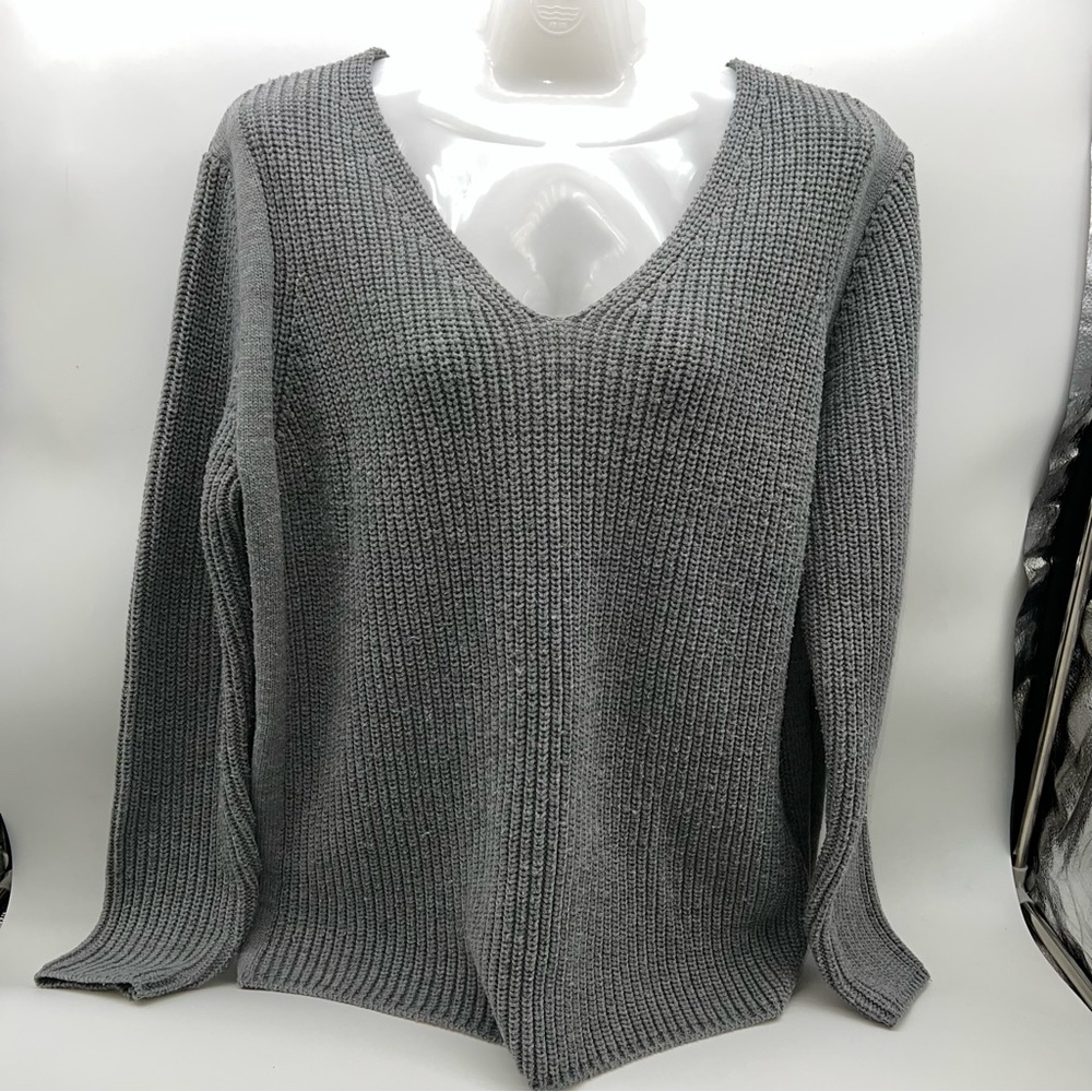 Kut from the Kloth Charcoal V-Neck Sweater-Size Large